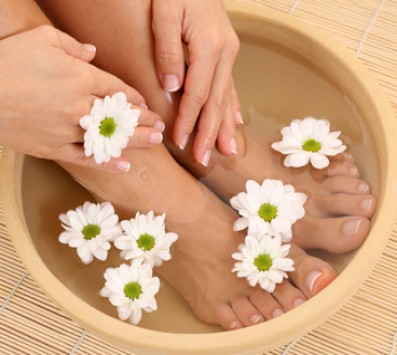 12€ από 40€ (Έκπτωση 70%) για ένα Spa Manicure, ένα Spa Pedicure επιλογής από απλό ή γαλλικό και μία Αποτρίχωση Ανω Χείλους, από το εργαστήριο αισθητικής «Golden Beauty» στο Γέρακα!!!